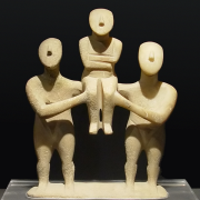 cycladic sculpture group of three figures, Smial, CC BY-SA 2.5 <https://creativecommons.org/licenses/by-sa/2.5>, via Wikimedia Commons