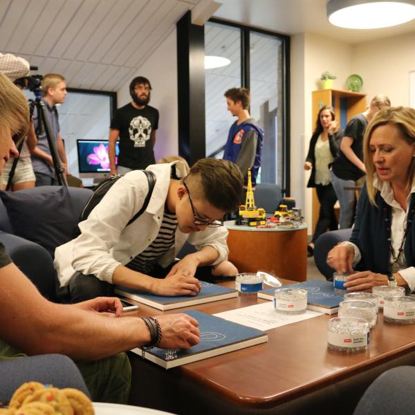CMCI Dean Lori Bergen and students solve a puzzle