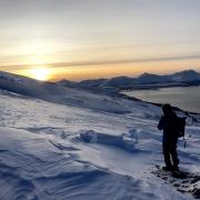 Center for Environmental Journalism Director Tom Yulsman walks across the snowy fields of Tromsø, Norway, during the 2020 Arctic Frontiers Conference. A longtime climate-science reporter, Yulsman is the former editor-in-chief of EARTH Magazine and currently writes Discover Magazine’s ImaGeo blog. (Photo by Gregory K. Ramirez, Department of Journalism master’s student)