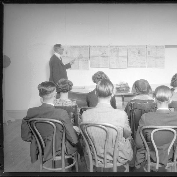 Journalism class circa 1910s–1930s. Source: Charles F. Snow Photograph Collection.