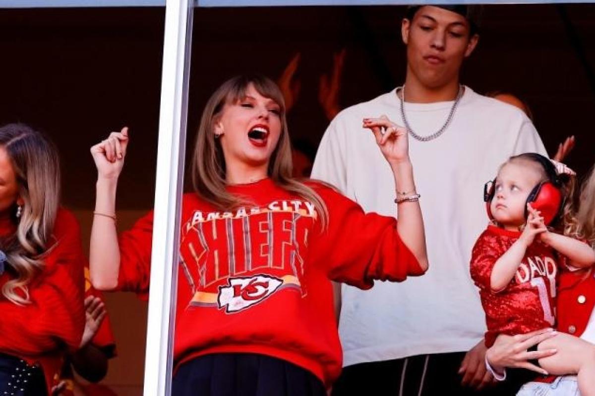 Taylor Swift at a Chiefs game