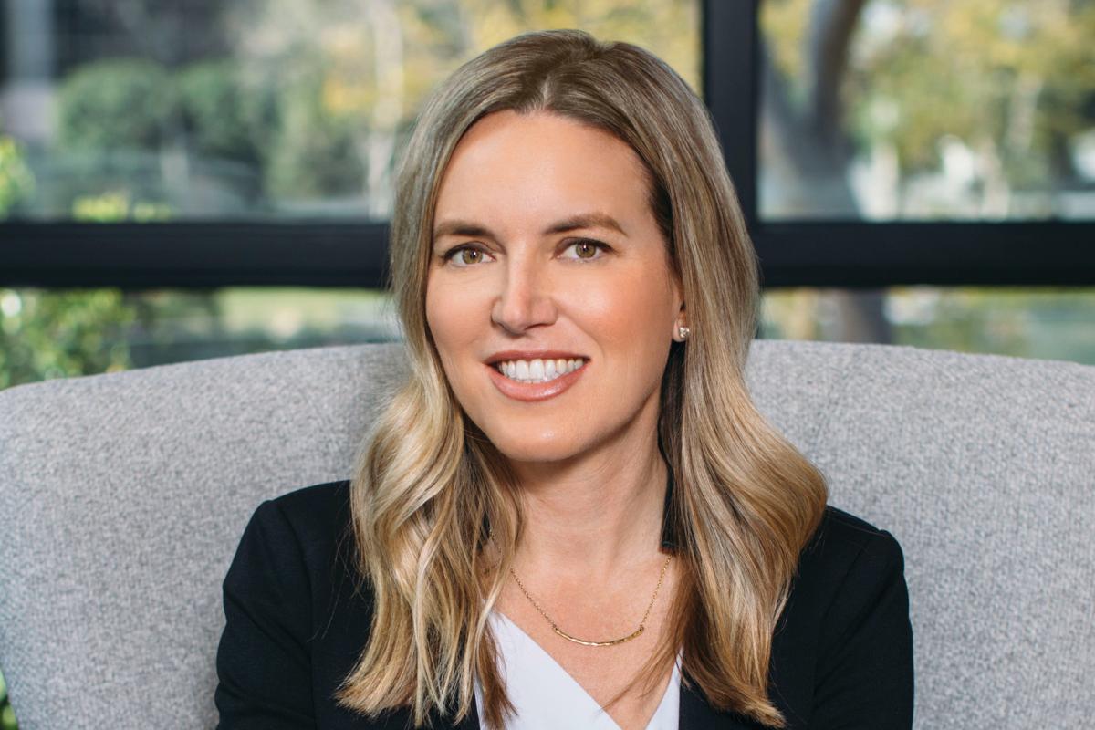 Carrie Strom (Comm’00)