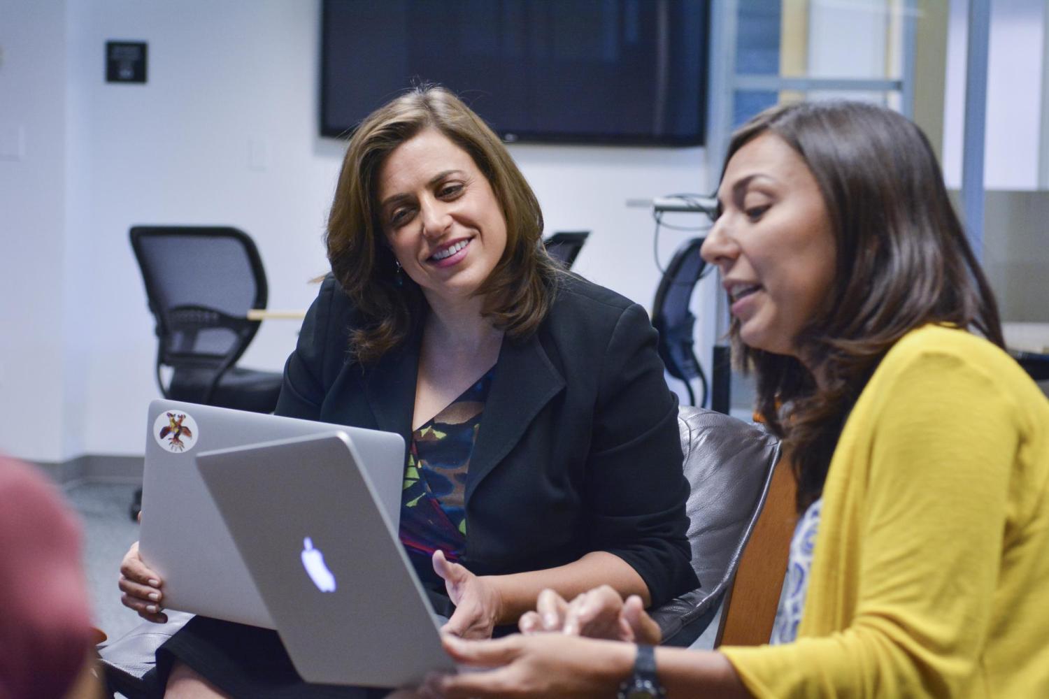 Leysia works with students