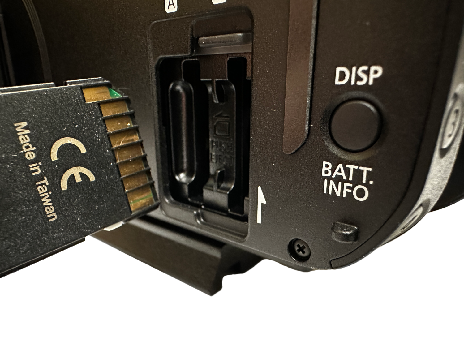 Inserting SD card into the slot