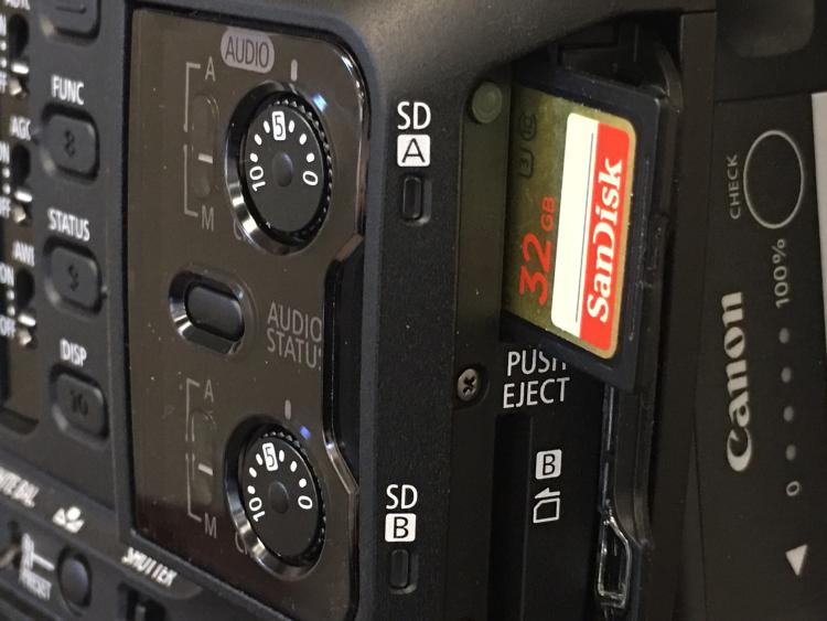 Inserting SD card into the slot