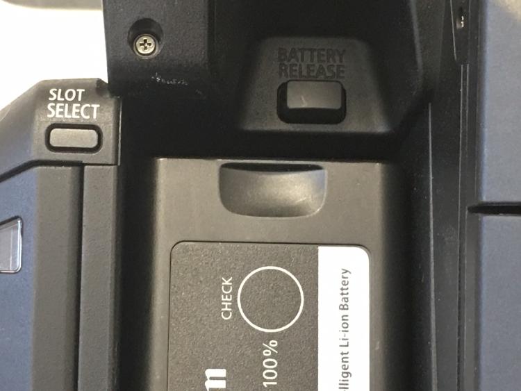Button to remove the battery