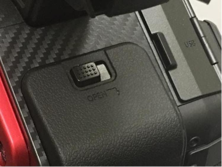 Battery compartment latch