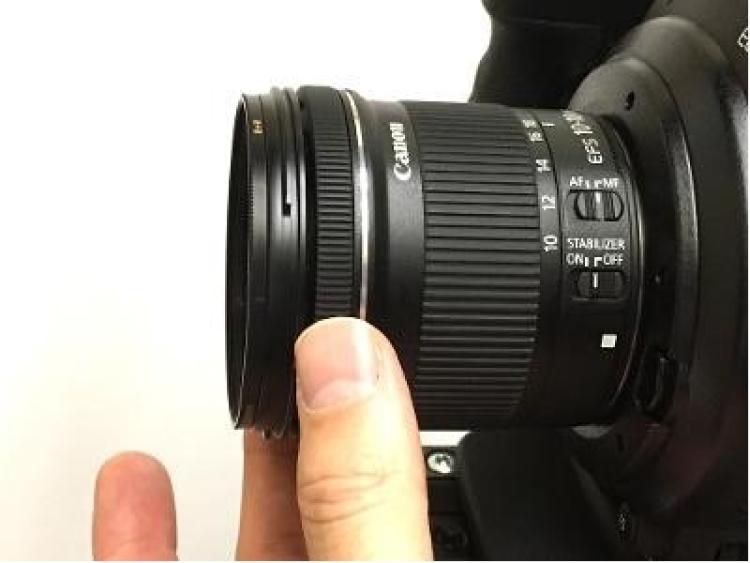 Turning the focus ring