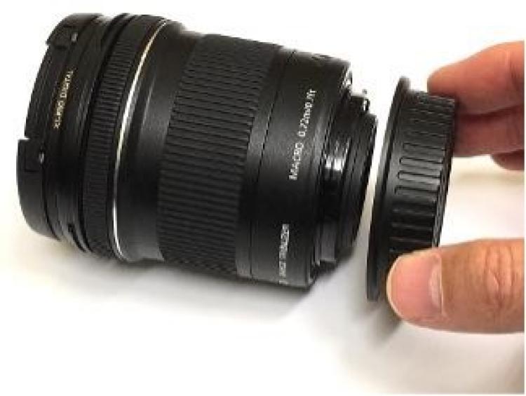 Taking back cap off of lens