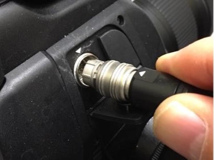 Plugging in handle cable to EXT terminal
