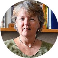 Headshot of Liz Skewes