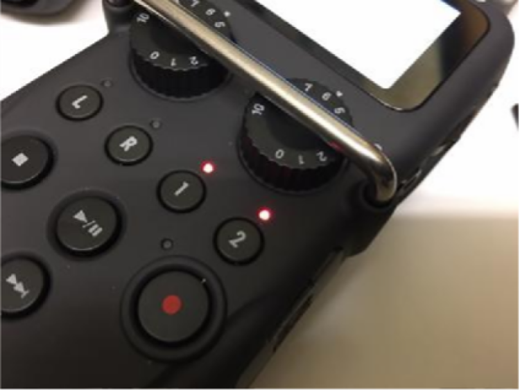1 and 2 input buttons