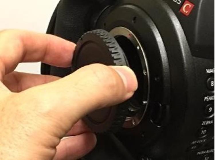 Taking off lens body cap
