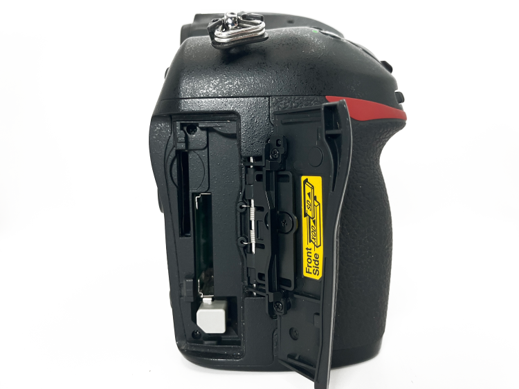 Nikon empty SD card slot
