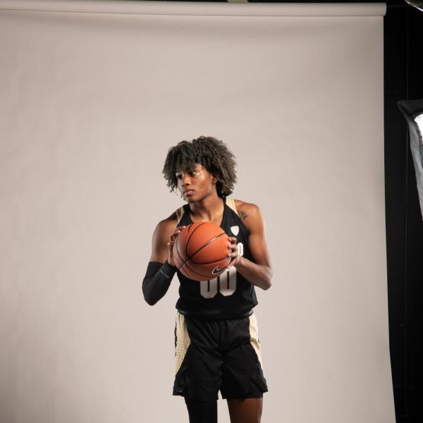 Jaylyn Sherrod holding basketball