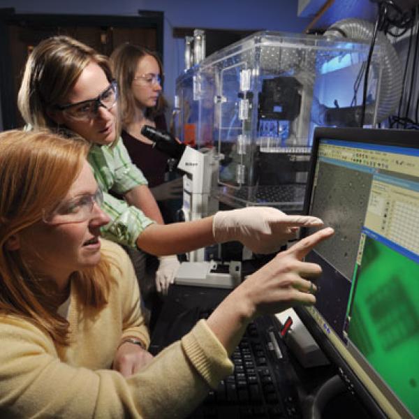 kristi anseth in lab