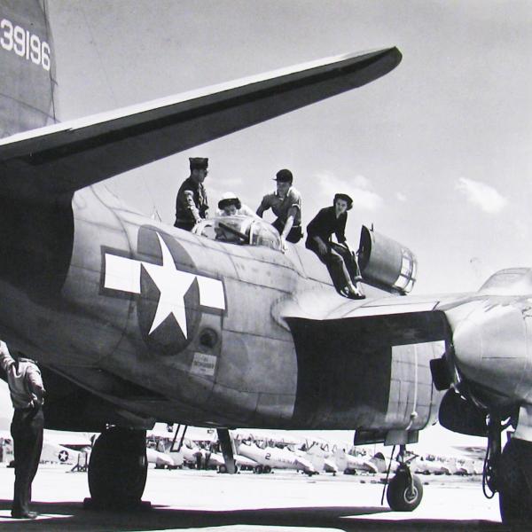 WAVES performing airplane maintenence