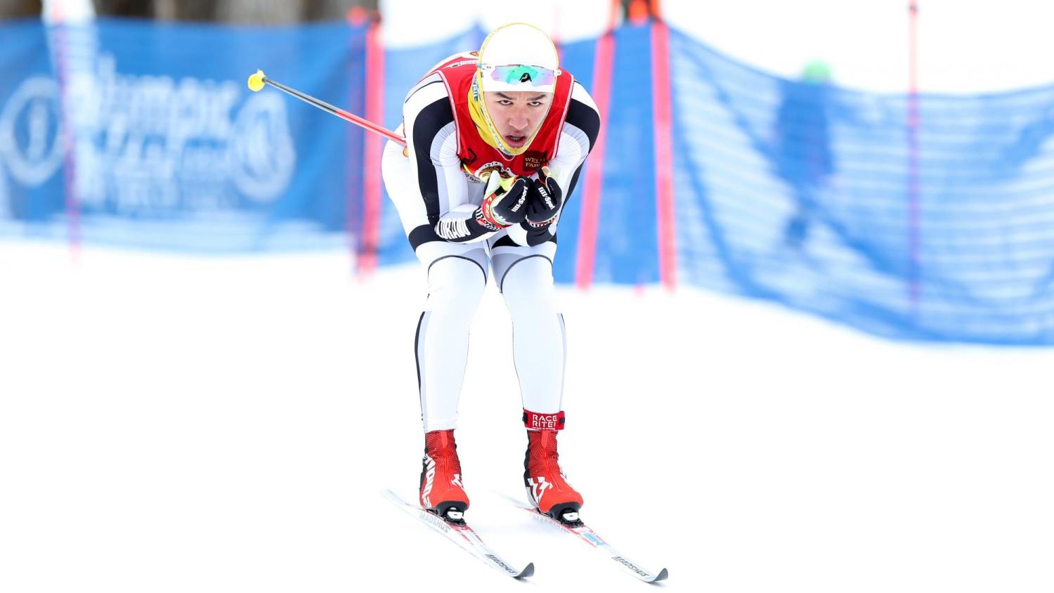 Magnus Boee skiing