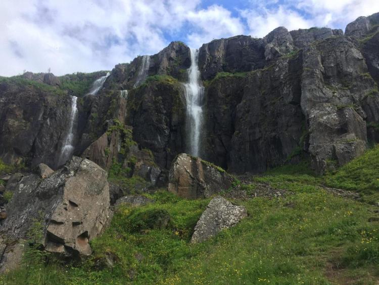 Picture of waterfall in Iceland