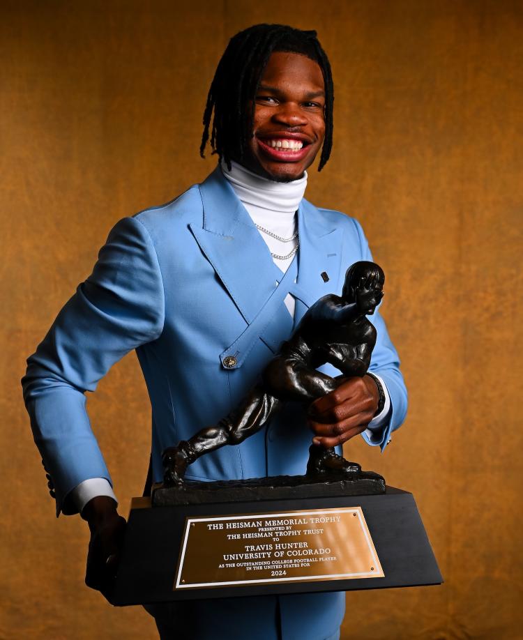 Travis Hunter holding the Heisman trophy