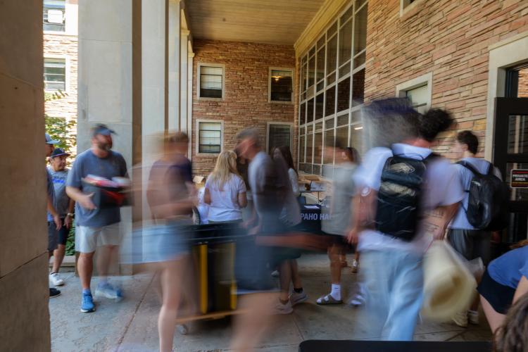 Student's walk around campus on move-in day