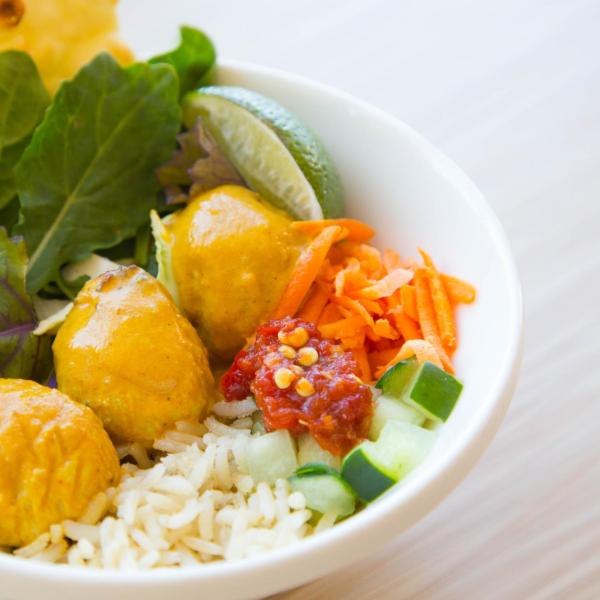 Curry bowl with chicken, rice, fresh greens and naan