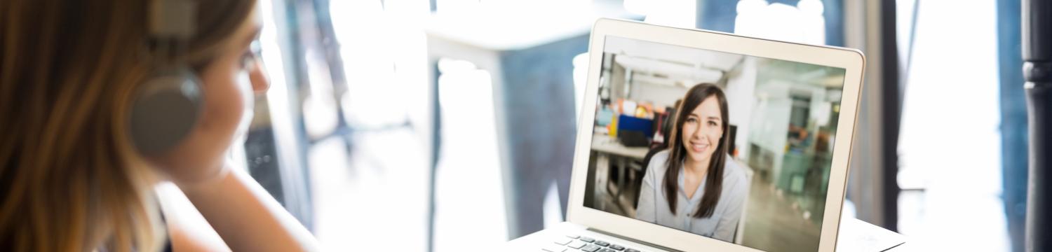 student talking to a counselor on a laptop