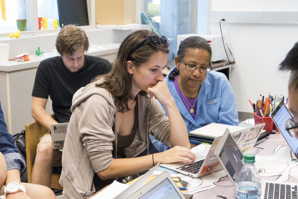 Students work together in a computer science lab.