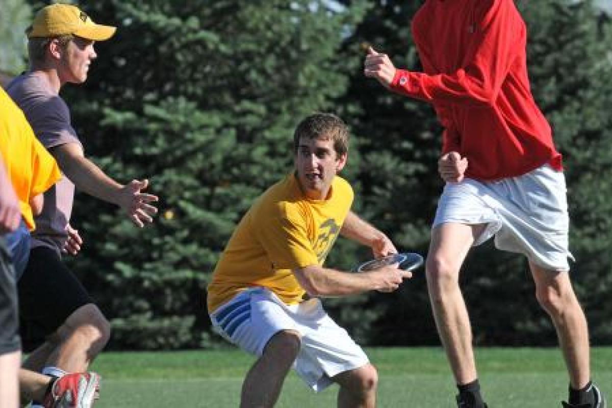 Students play Ultimate Frisbee
