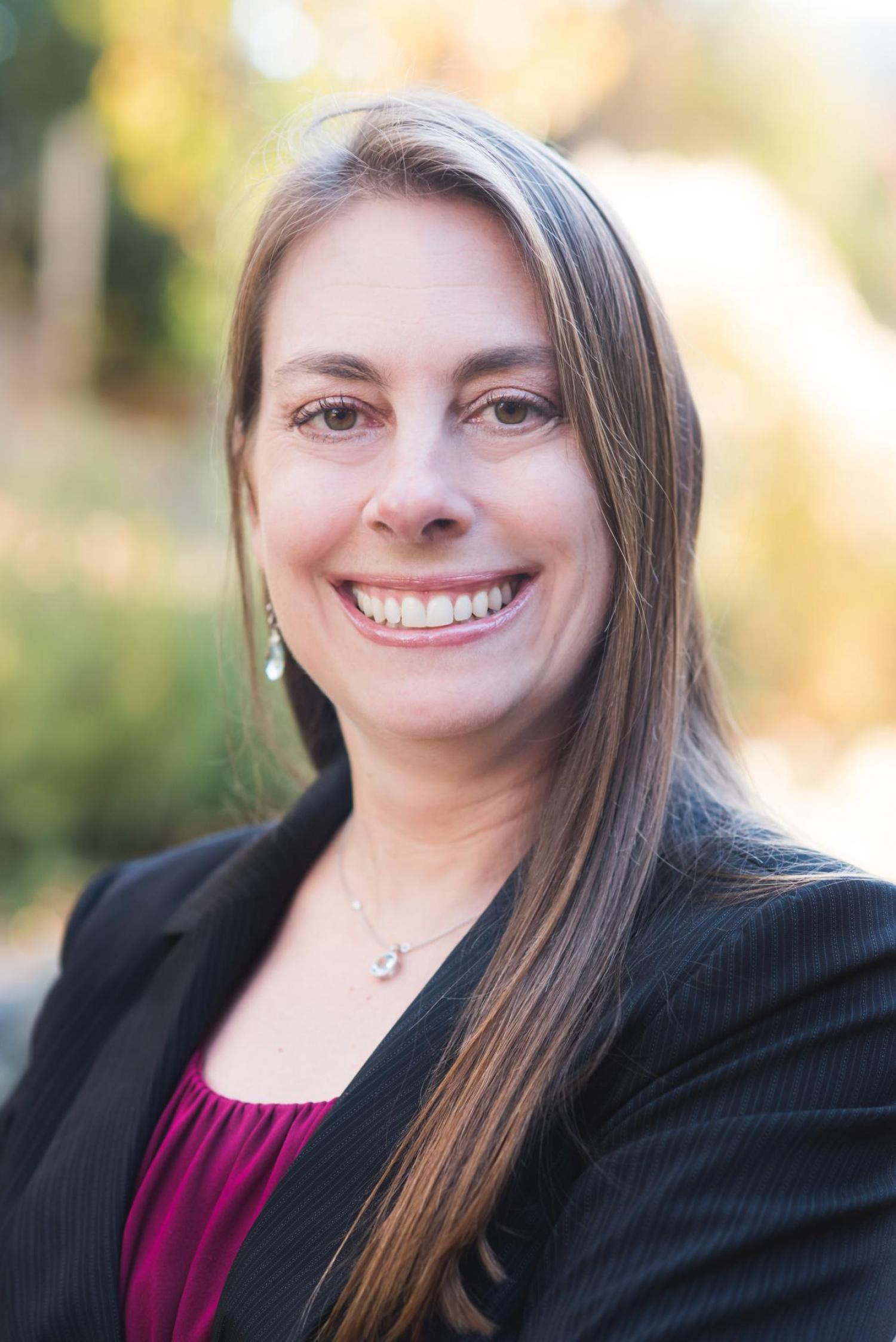 Laura Mather Headshot