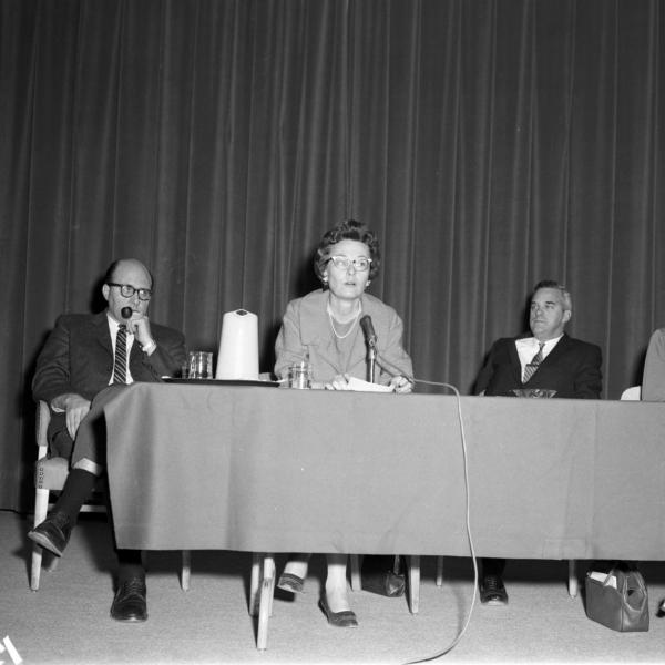 A CWA panel featuring Marya Mannes at far right