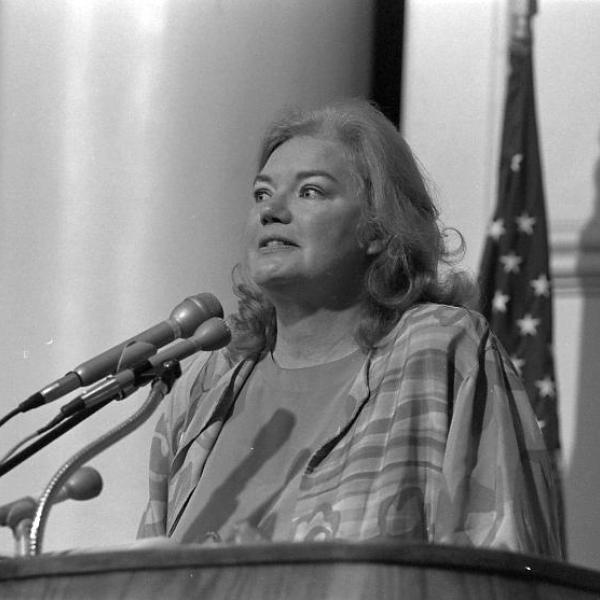 Molly Ivins speaks at the Conference on World Affairs