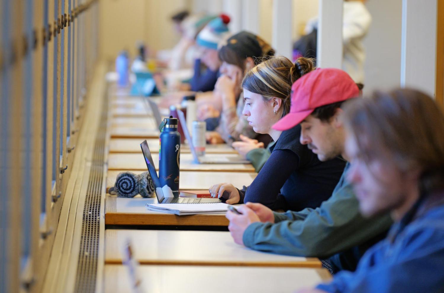 students at Norlin Library