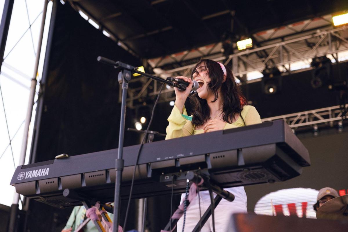 Dafna onstage at a show, behind her keyboard