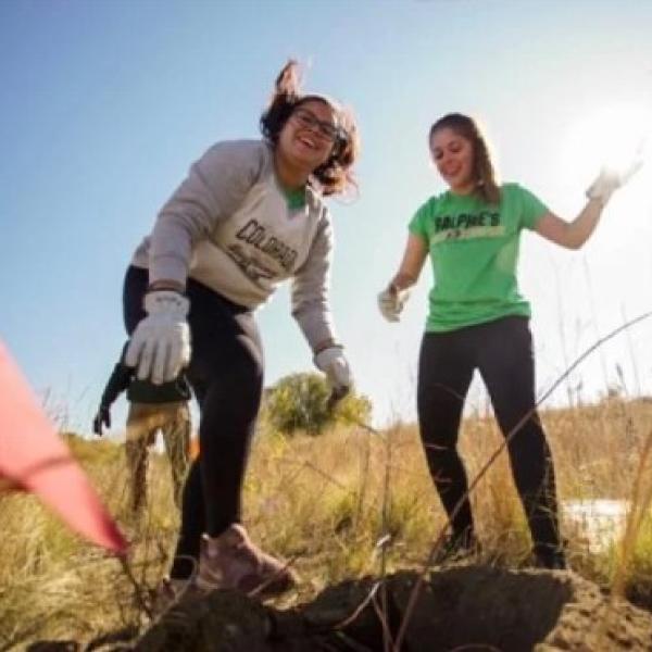 students volunteering outside