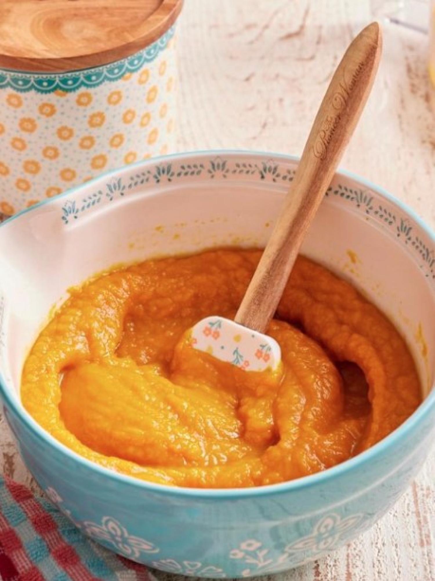 bowl of pumpkin puree