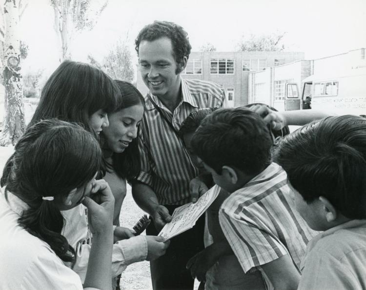 Barry Thomas shared Spanish-language health and nutrition books with a group of students at a summer program in Longmont. (Daily Camera Collection, CU Heritage Center)