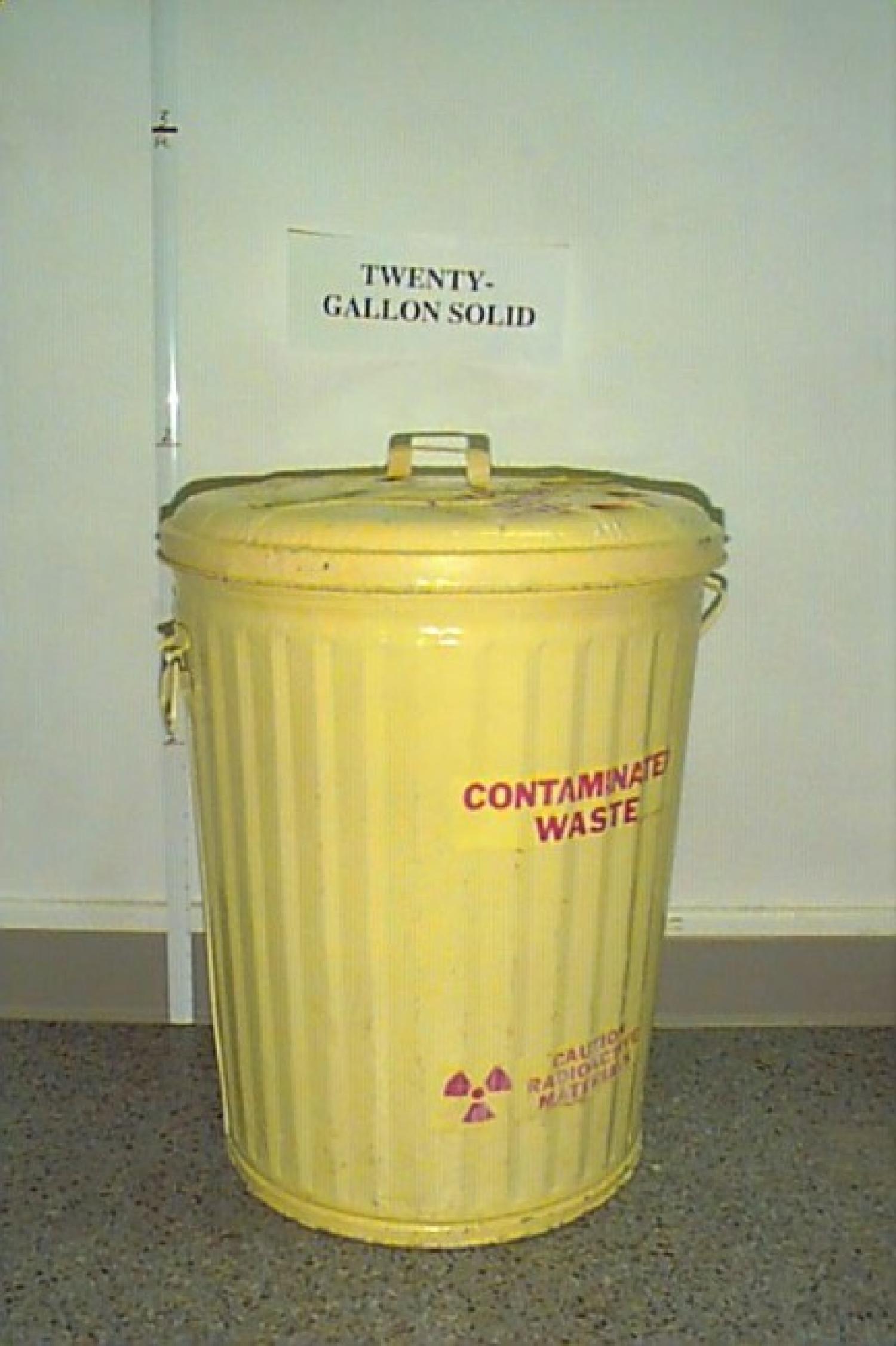 Twenty gallon solids container