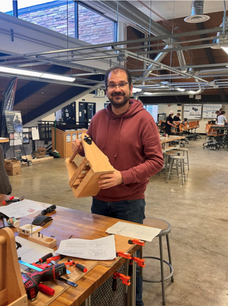 CEAS faculty member at the Wooden Beverage Holder Crafting Event 2022