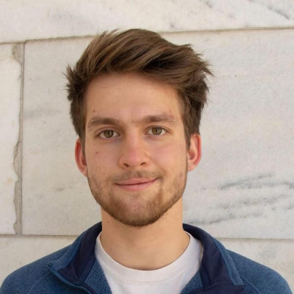 Daniel Estrin