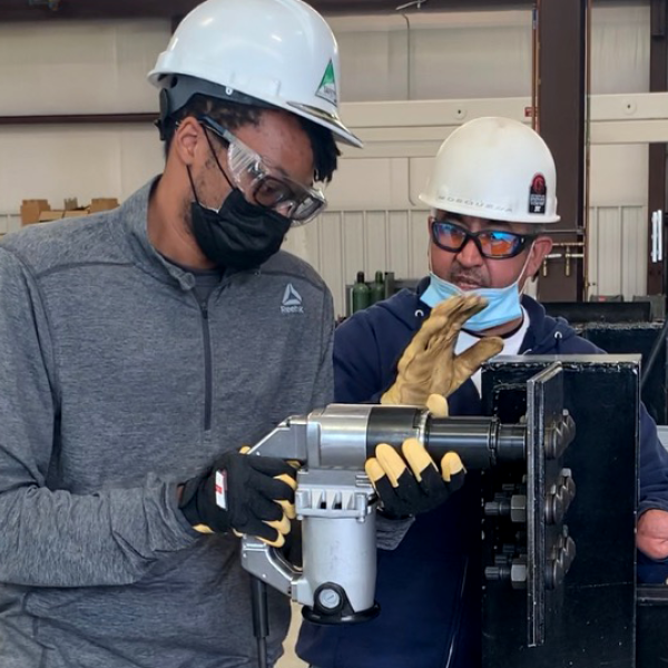 Kiewit scholar doing hands on training