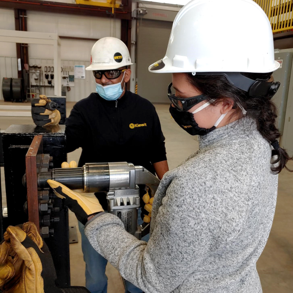 Kiewit scholar doing hands on training