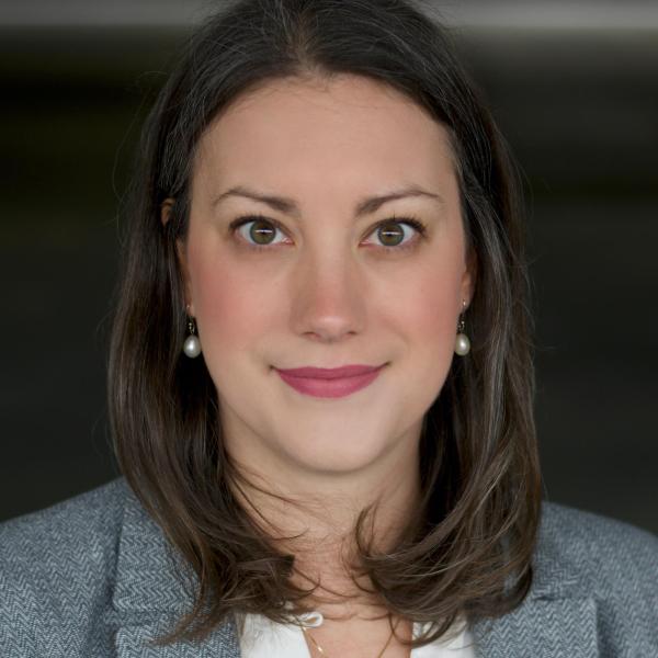 Laurel Hind headshot
