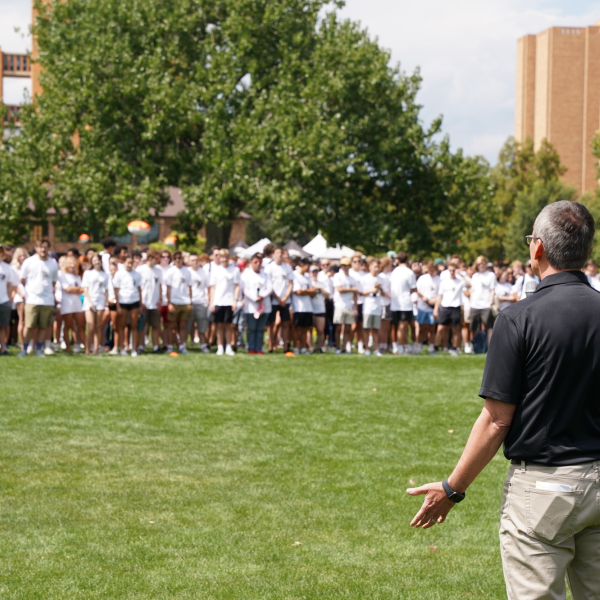 Dean Keith Molenaar welcomes Engineering Connections students participating in the Community Kickoff event.