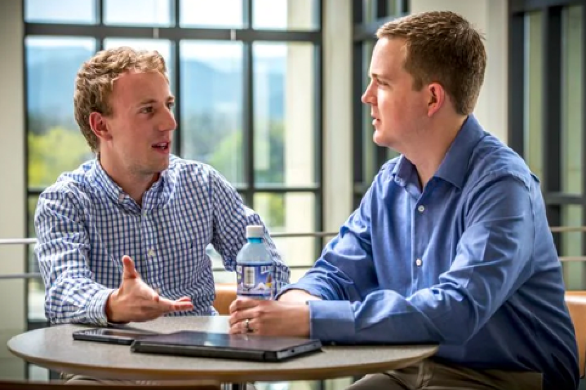 An alumni and student having a conversation