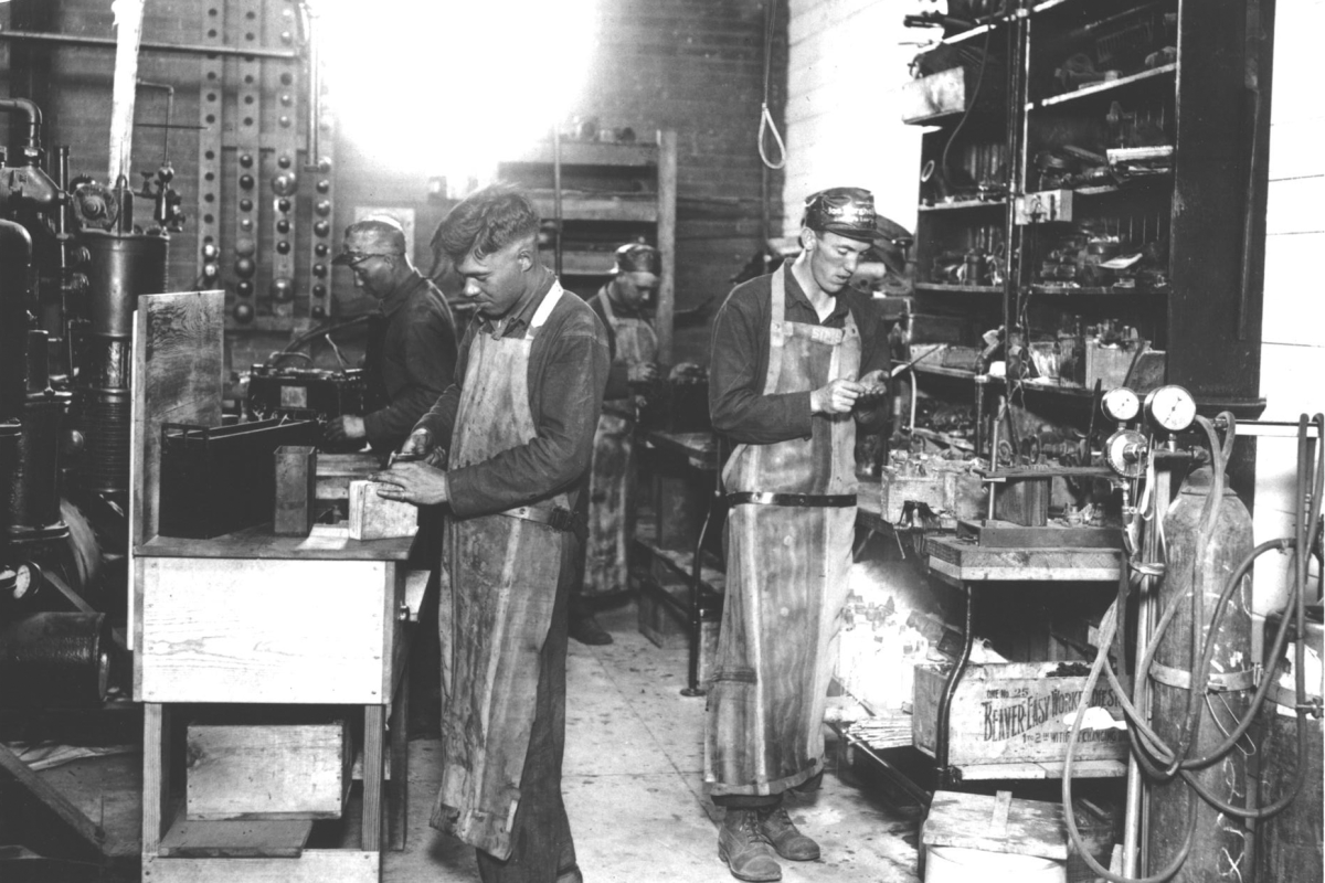 c1918 Testing Storage Batteries