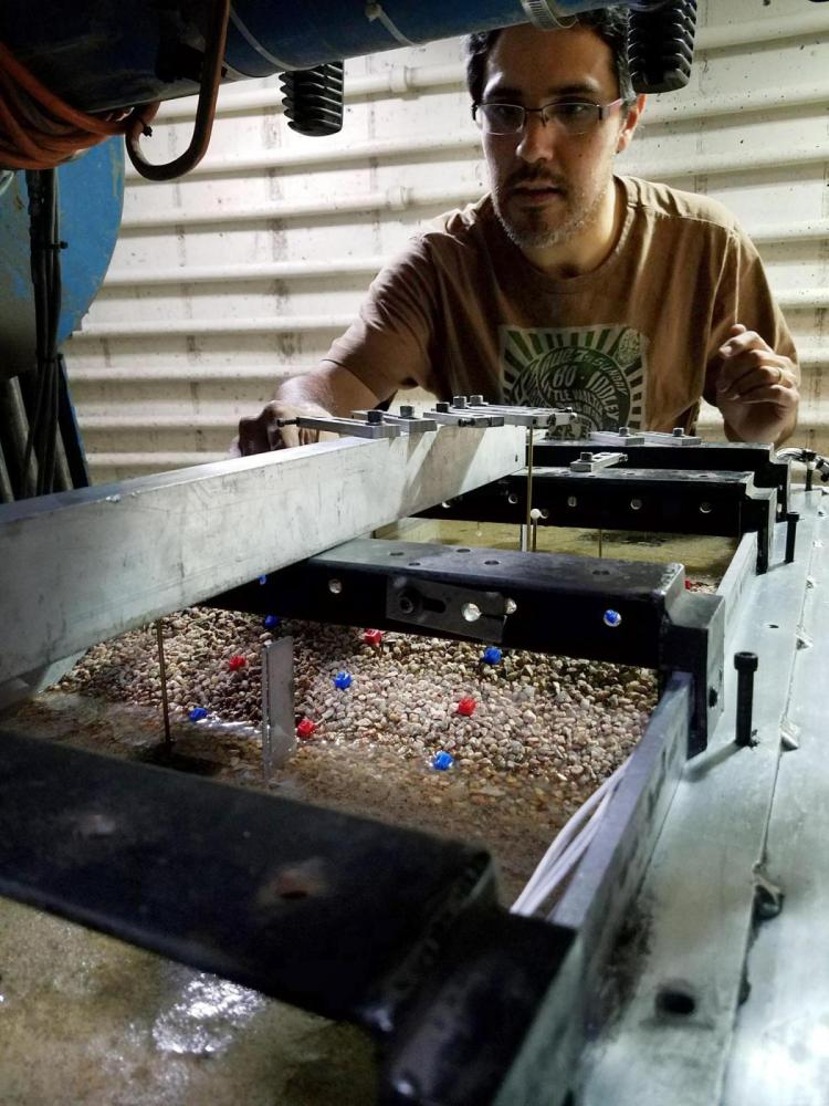 Juan Carlos Tiznado in the centrifuge lab