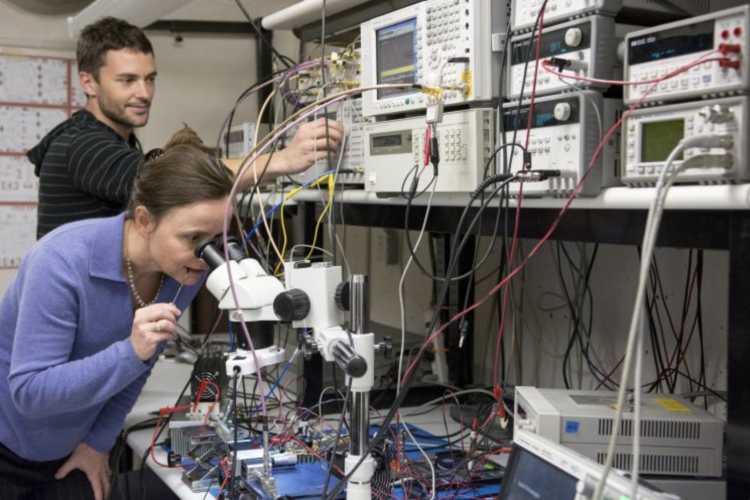 Prof. Popovic and student in lab