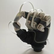 Robotic hand with fingertip sensors 