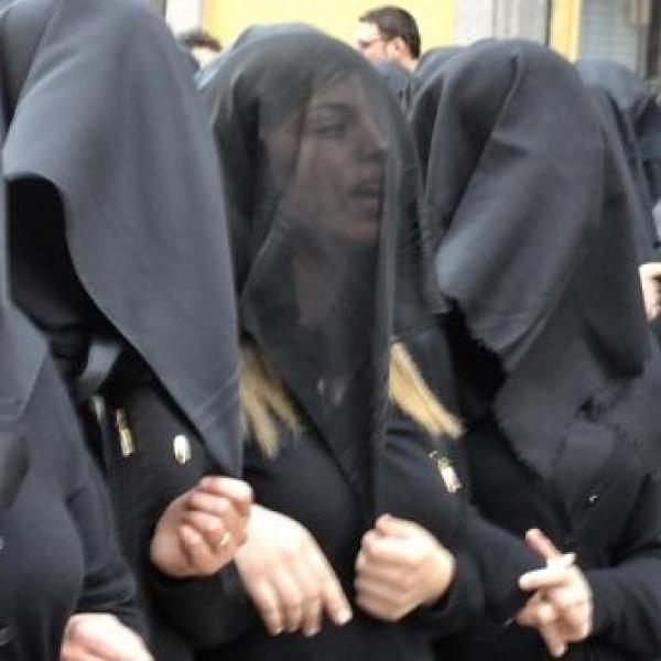 CHORUS SINGING IN BLACK VEILS